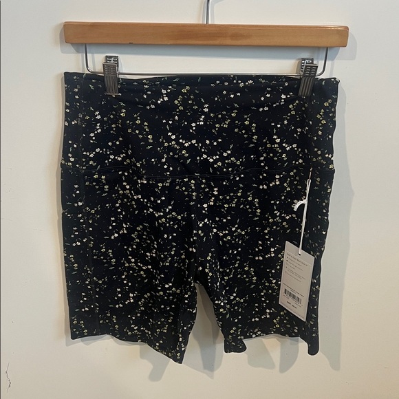 TAVI stash & Dash Biker Shorts XL | 6” Inseam | High-Rise Black Print - Picture 2 of 5